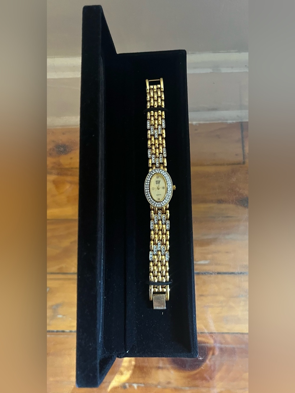 Elizabeth Taylor Vintage Gold Tone Watch 1990’s Y2K (New Old Stock In Box)